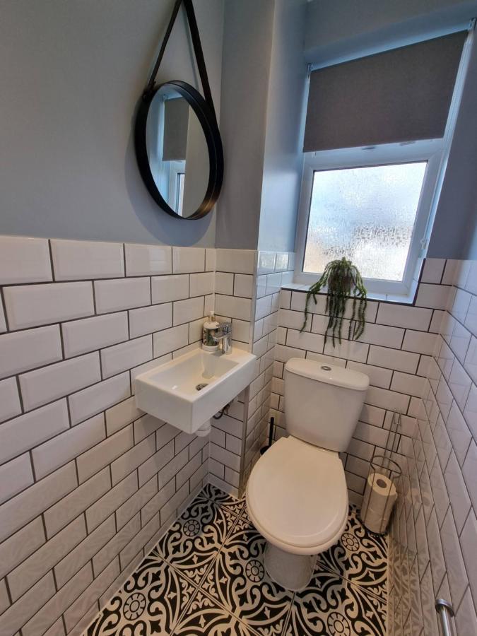 28 Excellentstays - Heathrow - 5 Bedroom House Stanwell