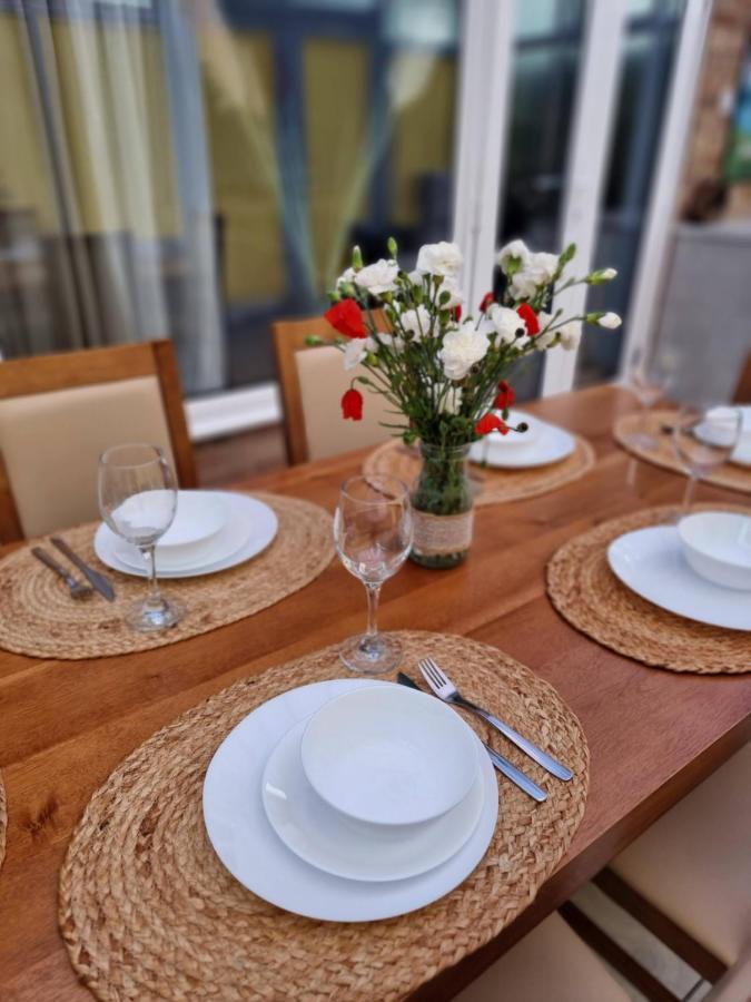 28 Excellentstays - Heathrow - 5 Bedroom House * Stanwell