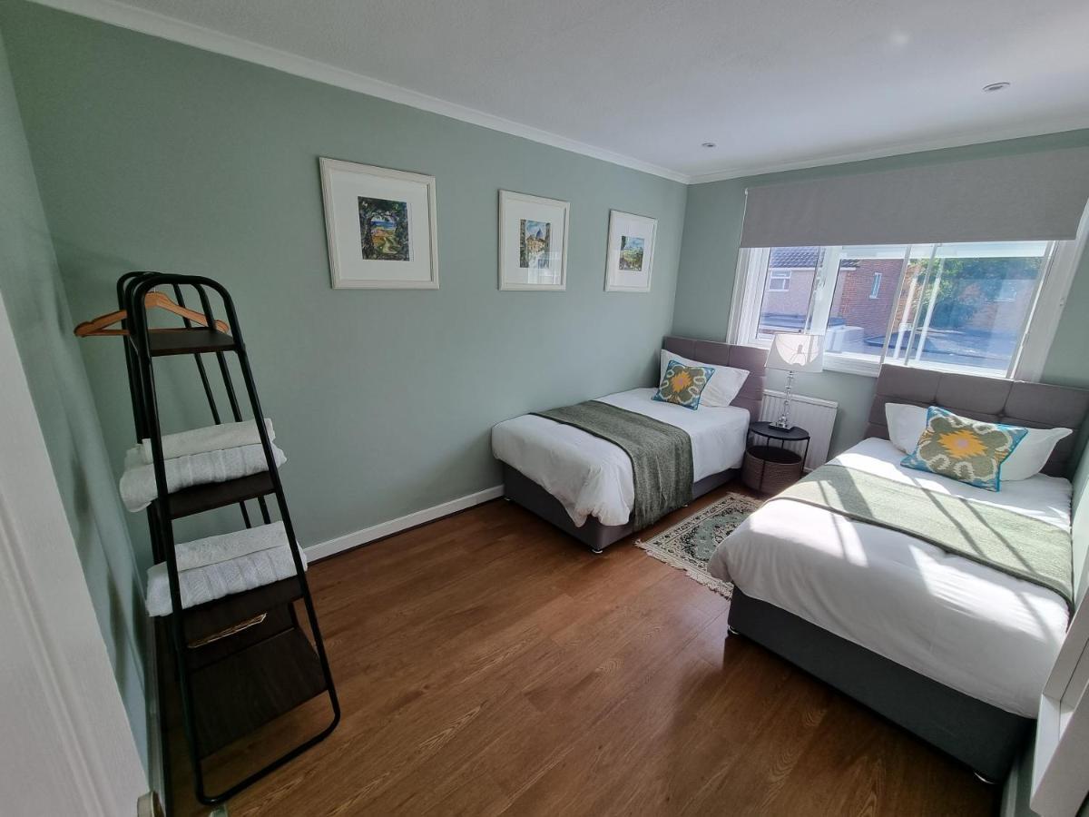 Apartment 28 Excellentstays - Heathrow - 5 Bedroom House