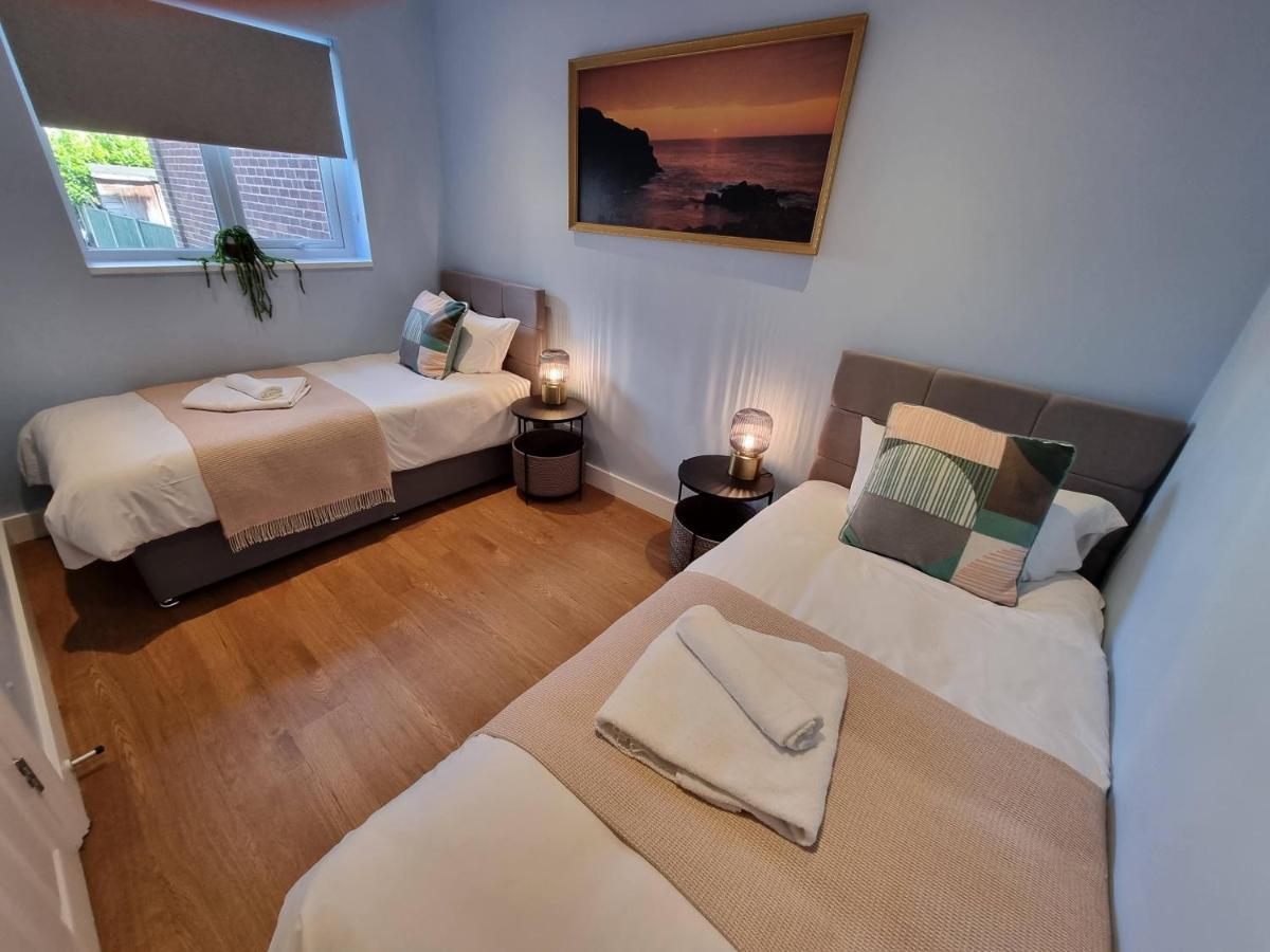 28 Excellentstays - Heathrow - 5 Bedroom House
