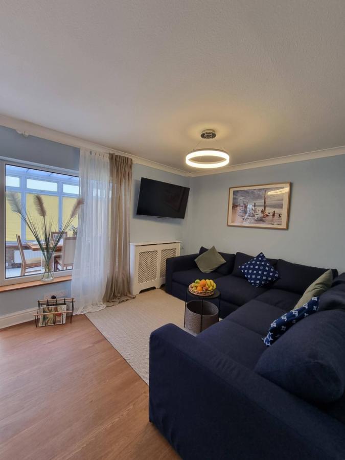 28 Excellentstays - Heathrow - 5 Bedroom House Apartment *