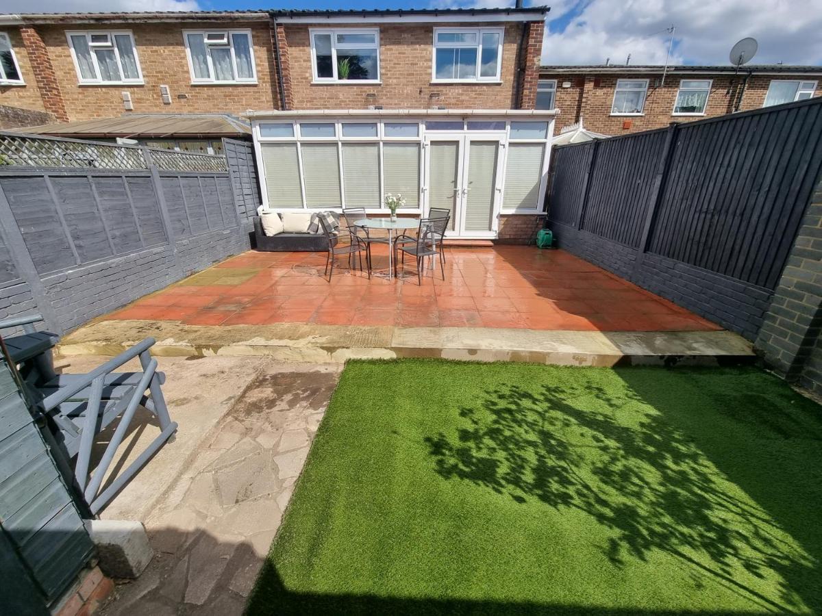 28 Excellentstays - Heathrow - 5 Bedroom House *