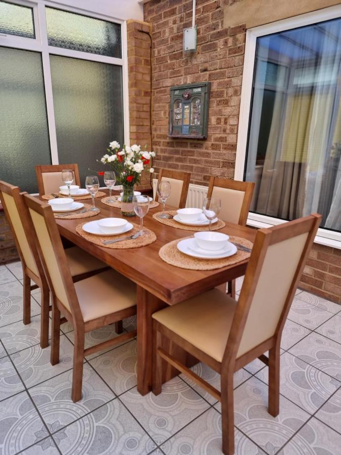 28 Excellentstays - Heathrow - 5 Bedroom House Stanwell