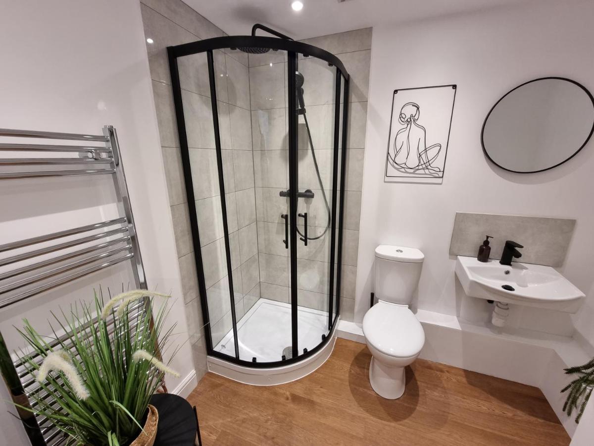 28 Excellentstays - Heathrow - 5 Bedroom House *